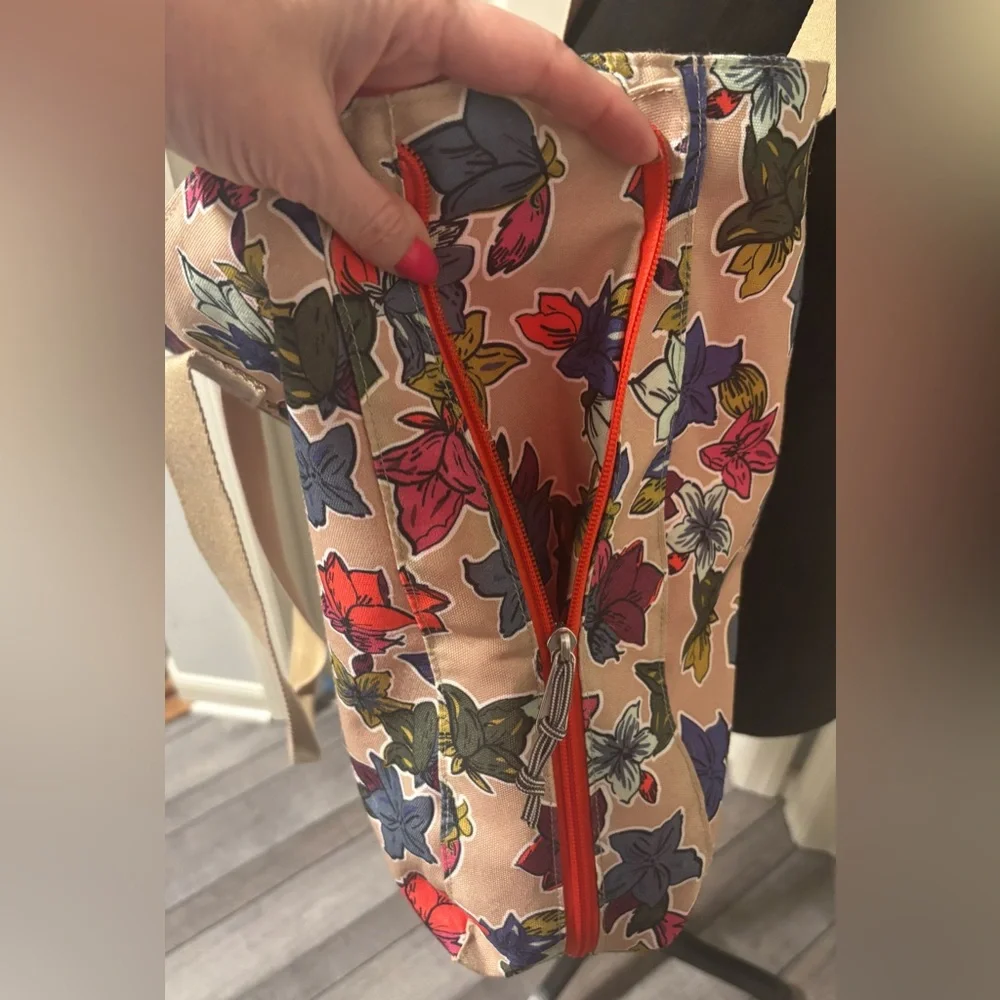 Vera Bradley Lighten Up Expandable Travel Tote Falling Flowers - Picture 7 of 10